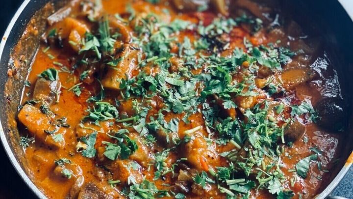 Jaka jest różnica pomiędzy patelną teflonową a stalową i żeliwną?