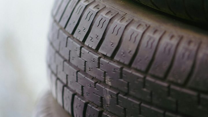 Wybór Opon do Ciągnika: Kluczowe Czynniki, które Należy Wziąć pod Uwagę