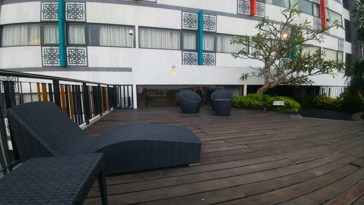 Krok po kroku: jak wygląda budowa tarasu z drewna?