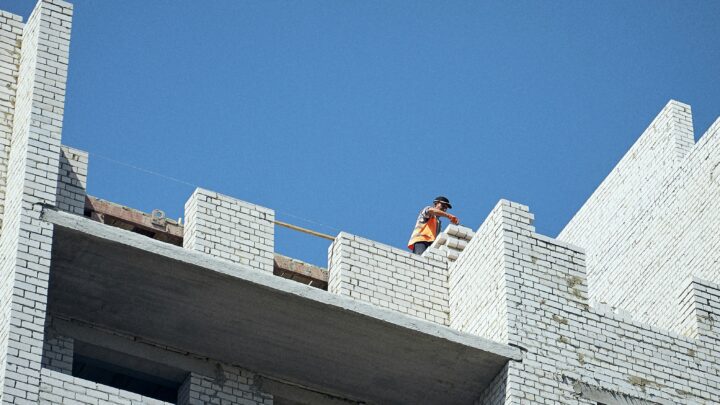 Ściany nośne – co to jest i dlaczego są tak ważne w konstrukcji domu?