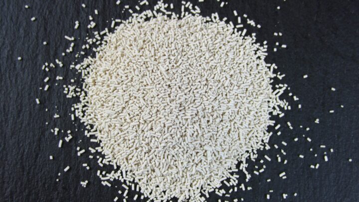 Jak długo może stać nawóz z drożdży?