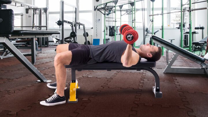 Ławka do ćwiczeń, ławka rzymska i deski do ćwiczeń: jak budować stabilny tułów i mocne biodra bez przypadkowych rozwiązań