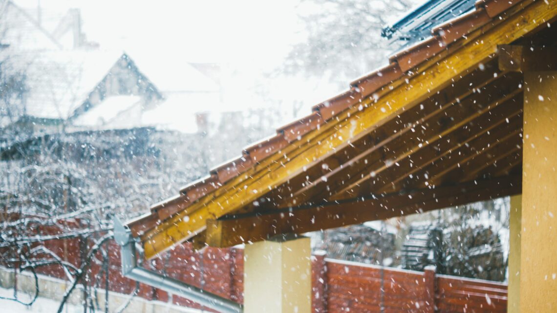 Jak oszczędzać prąd i ogrzewanie w domu zimą?